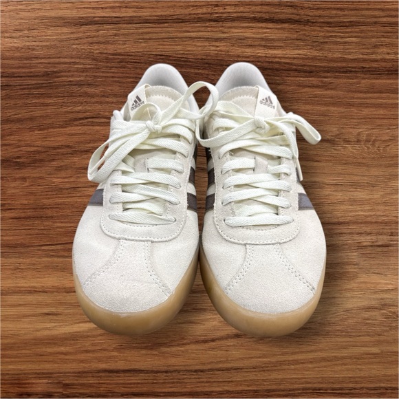 Adidas VI Court 3.0 Sneaker Size 9 - Picture 3 of 5